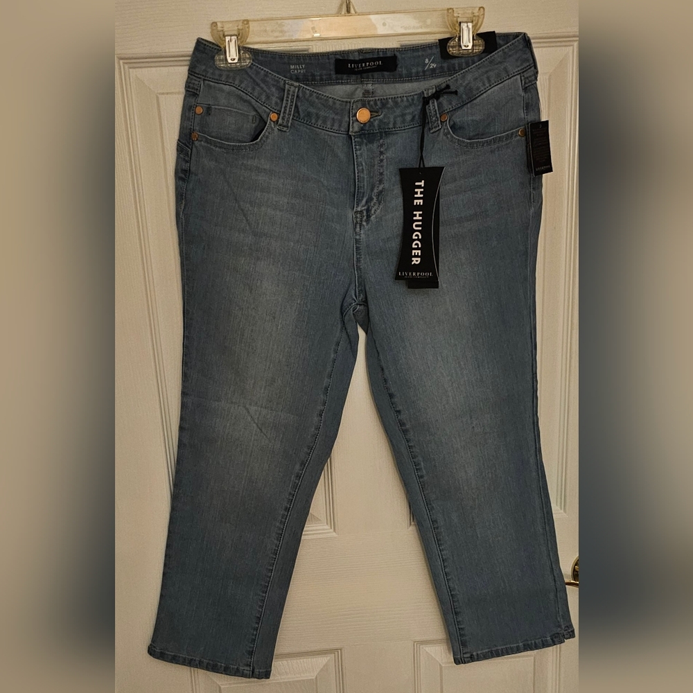 INC Denim Womens size 6 Capri, mid rise, medium wash.